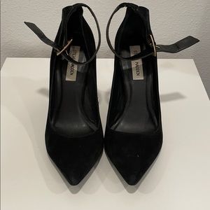 Steve Madden black pumps